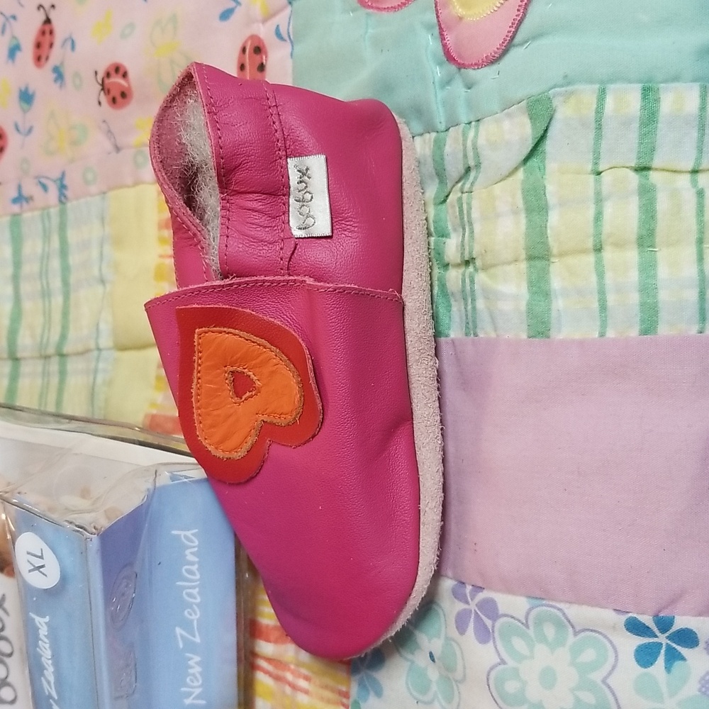 Bobux Fuchsia Soft Sole Pediatrician recommended Leather Baby Shoes With Hearts - Picture 3 of 5